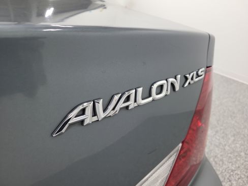 Used 2000 Toyota Avalon XLS FWD image 6