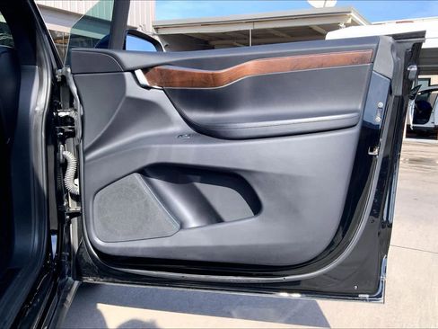 Used 2018 Tesla Model X 100D image 21