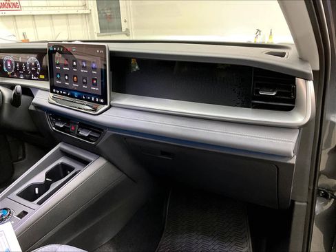 New 2026 Volkswagen Tiguan SE image 28