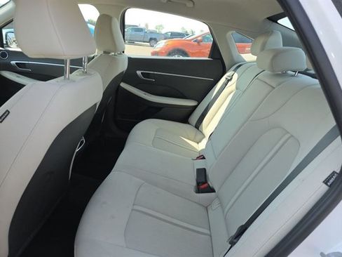 Used 2025 Hyundai Sonata SEL FWD image 9