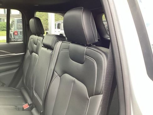 New 2025 Jeep Grand Cherokee Limited w/ Black Appearance Package image 21