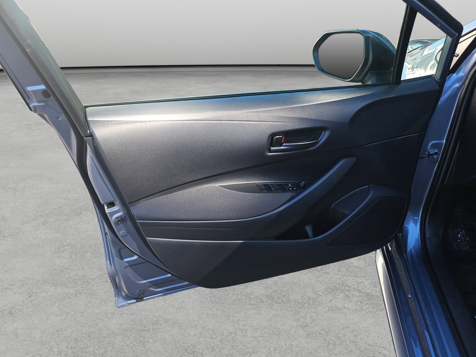 Used 2025 Toyota Corolla LE FWD image 34