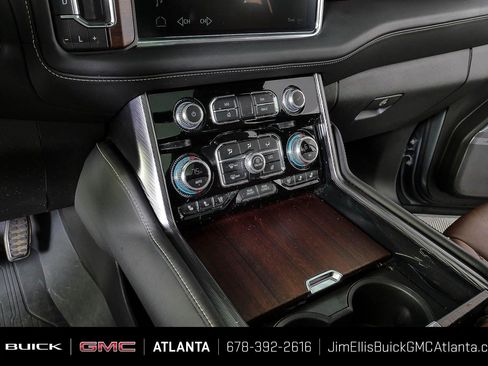 Certified 2023 GMC Yukon Denali Ultimate w/ LPO, Floor Liner Package AWD/4WD image 18