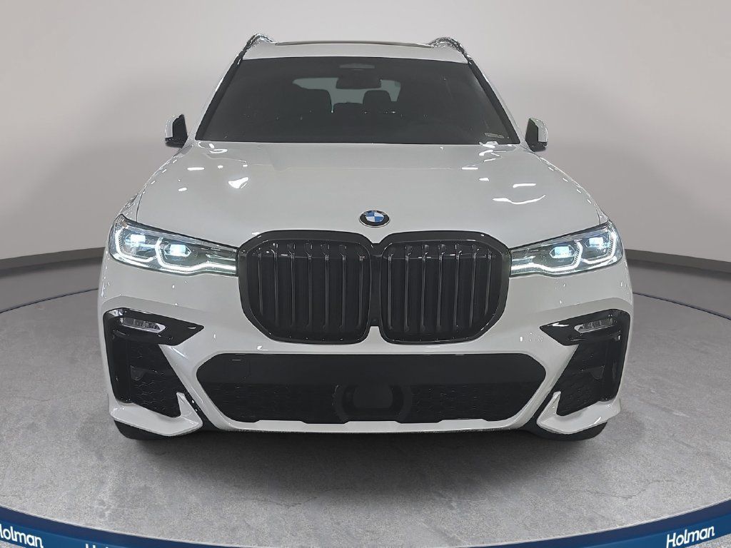 Used 2022 BMW X7 xDrive40i w/ M Sport Package AWD/4WD image 3