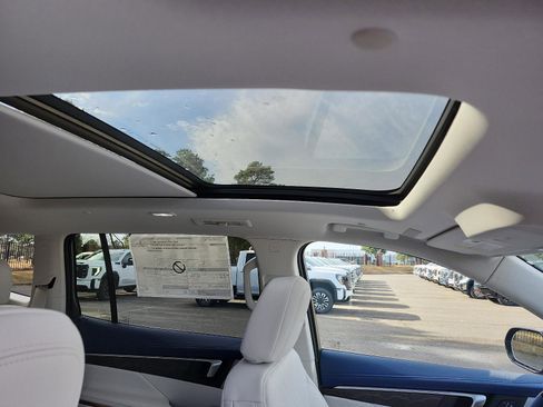 New 2026 Buick Enclave Avenir w/ Super Cruise Package image 8