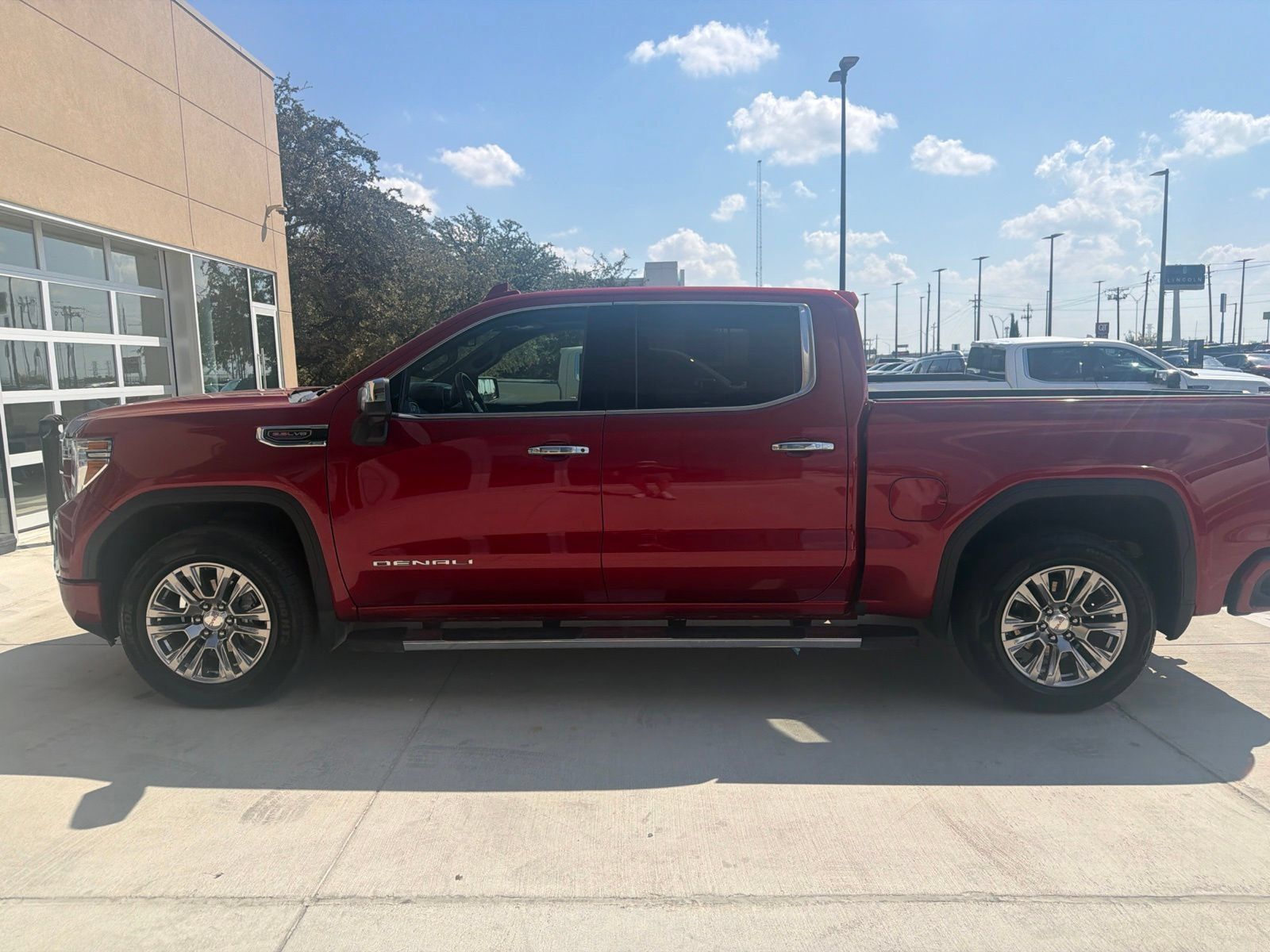 Used 2022 GMC Sierra 1500 Denali w/ Driver Alert Package II AWD/4WD image 8