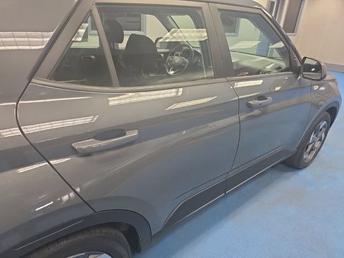 Used 2025 Hyundai Venue SEL FWD image 7