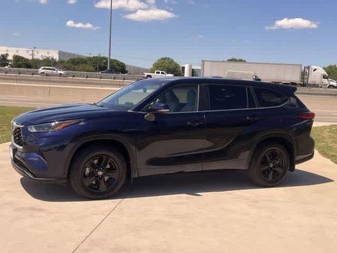 Used 2023 Toyota Highlander L FWD image 4