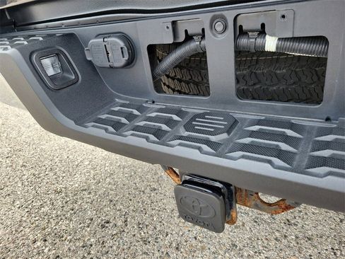 Used 2021 Toyota Tacoma 4x4 Double Cab image 10