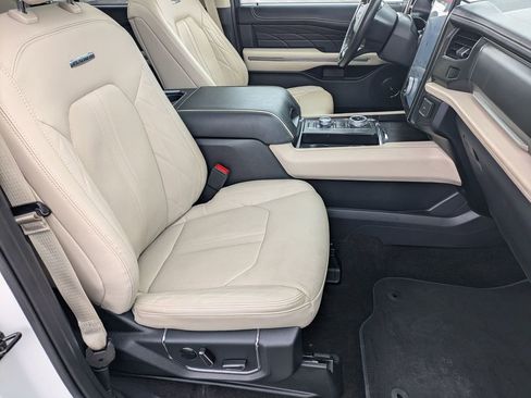 Used 2023 Ford Expedition Platinum image 22