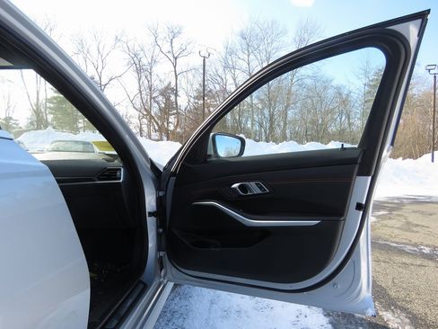 Used 2020 BMW 330i xDrive 330i xDrive w/ Premium Package image 11