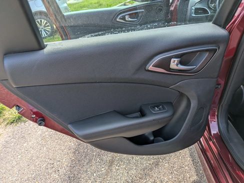 Used 2016 Chrysler 200 Limited w/ Convenience Group FWD image 21
