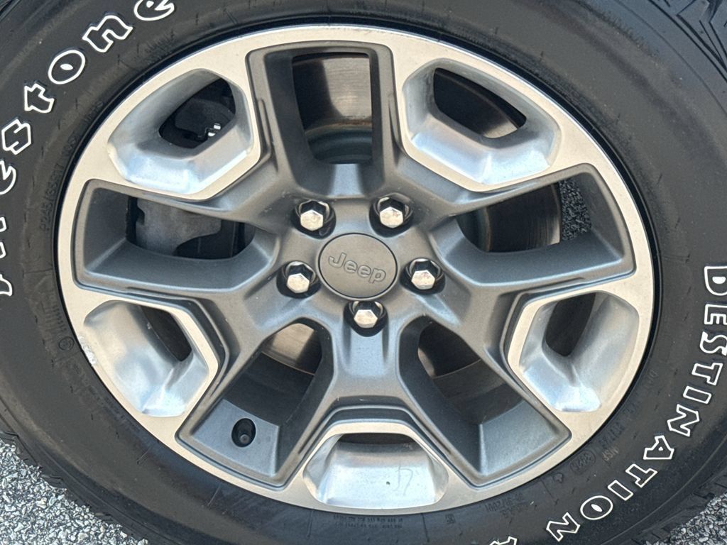 Used 2019 Jeep Cherokee Trailhawk AWD/4WD image 9