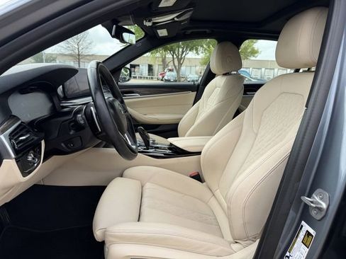 Used 2022 BMW 530i xDrive w/ Premium Package image 26