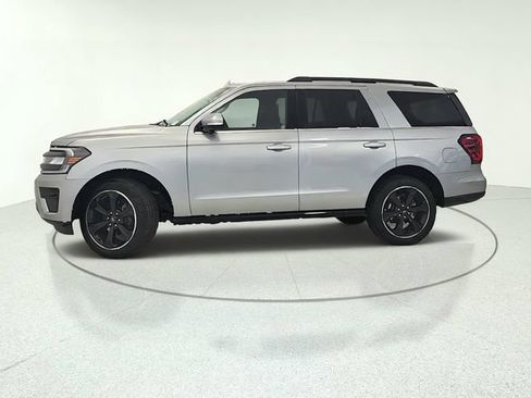 Used 2024 Ford Expedition Limited AWD/4WD image 2