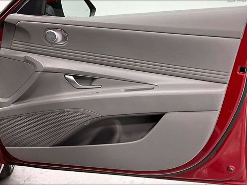 Used 2025 Hyundai Elantra SEL FWD image 23