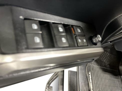 Used 2019 Toyota Tacoma Limited AWD/4WD image 11