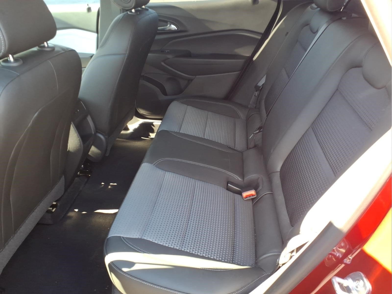 Used 2025 Chevrolet Trax LT w/ Sunroof Package FWD image 5