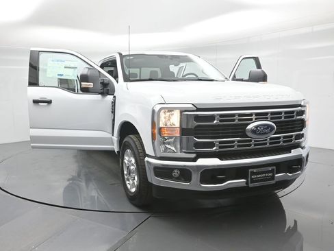 New 2026 Ford F350 XLT image 28