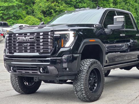 Used 2024 GMC Sierra 2500 Denali Ultimate w/ Max Trailering Package AWD/4WD image 2