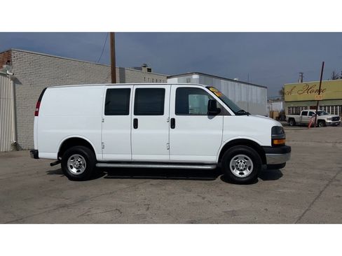 Used 2024 Chevrolet Express 2500 w/ Driver Convenience Package image 4