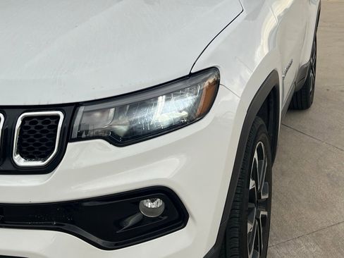 Used 2023 Jeep Compass Limited image 4