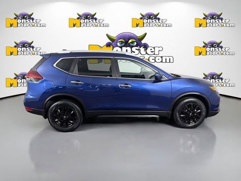 Used 2018 Nissan Rogue SV image 4