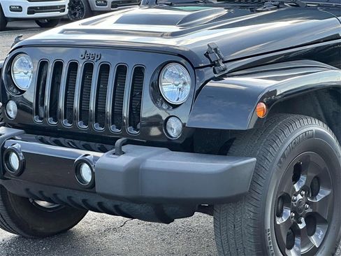 Used 2015 Jeep Wrangler Unlimited Sahara image 8