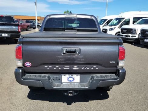 Used 2022 Toyota Tacoma TRD Off-Road w/ Technology Package AWD/4WD image 12