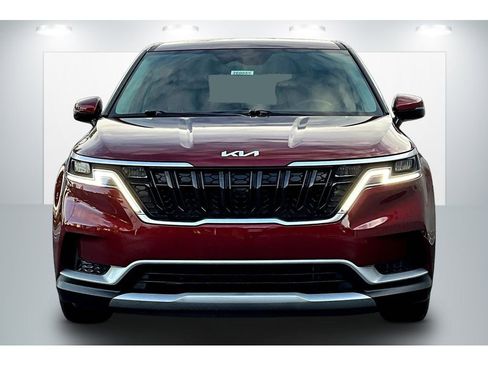 Used 2024 Kia Carnival LX FWD image 3