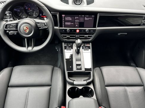 Used 2025 Porsche Macan AWD/4WD image 6