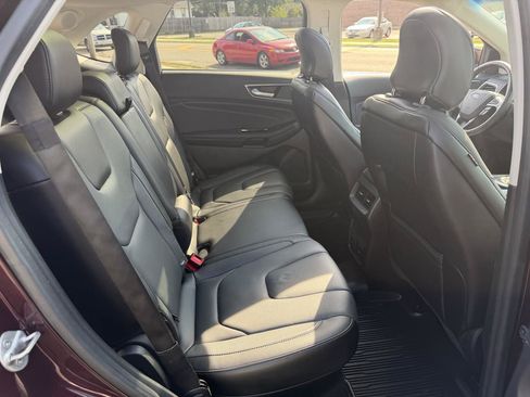 Used 2018 Ford Edge Titanium w/ Equipment Group 302A AWD/4WD image 16