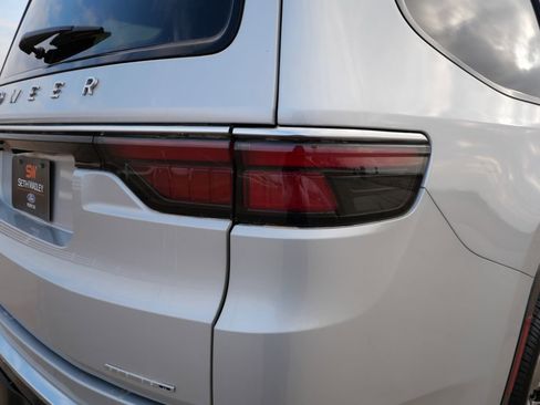 Used 2023 Jeep Wagoneer Series II w/ Premium Group I image 13