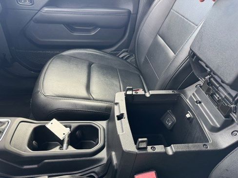 Used 2023 Jeep Wrangler Unlimited Sahara image 23