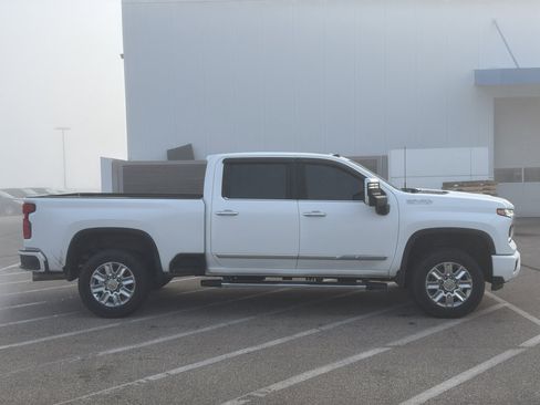 Used 2024 Chevrolet Silverado 3500 High Country w/ High Country Premium Package AWD/4WD image 7