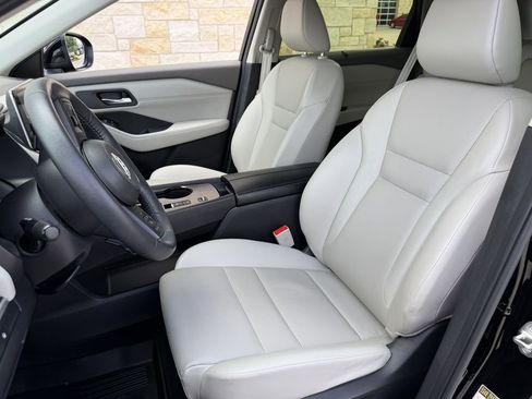 Used 2024 Nissan Rogue SV w/ SV Premium Package FWD image 25