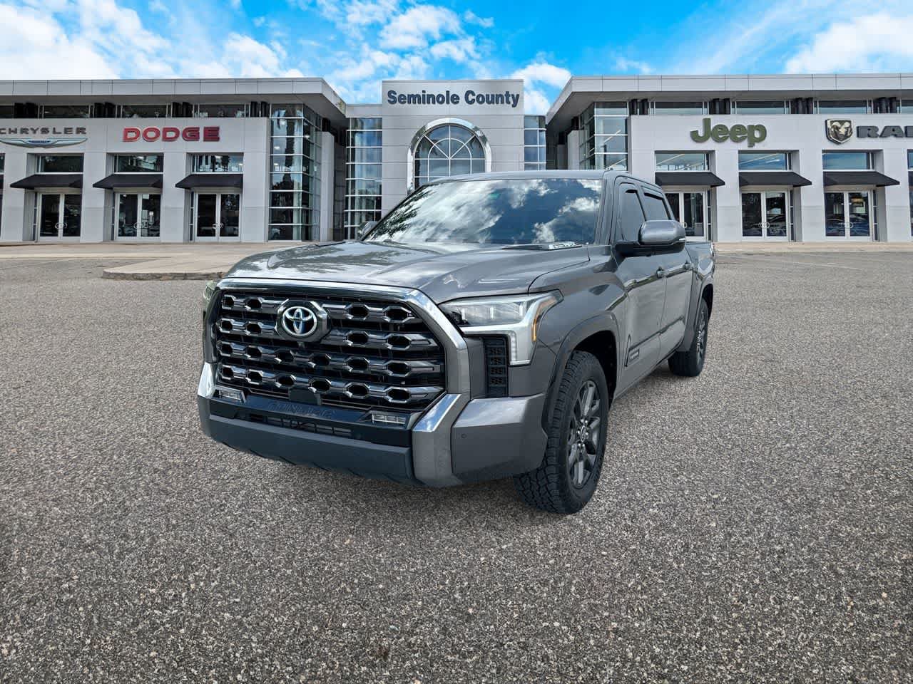Used 2022 Toyota Tundra Platinum w/ Advanced Package RWD image 1