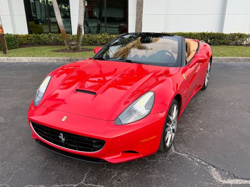 Used 2010 Ferrari California image 7