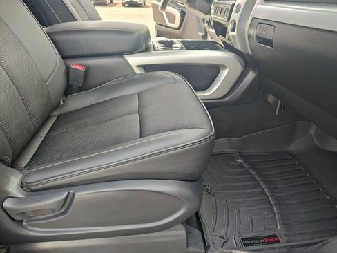 Used 2018 Nissan Titan PRO-4X AWD/4WD image 31