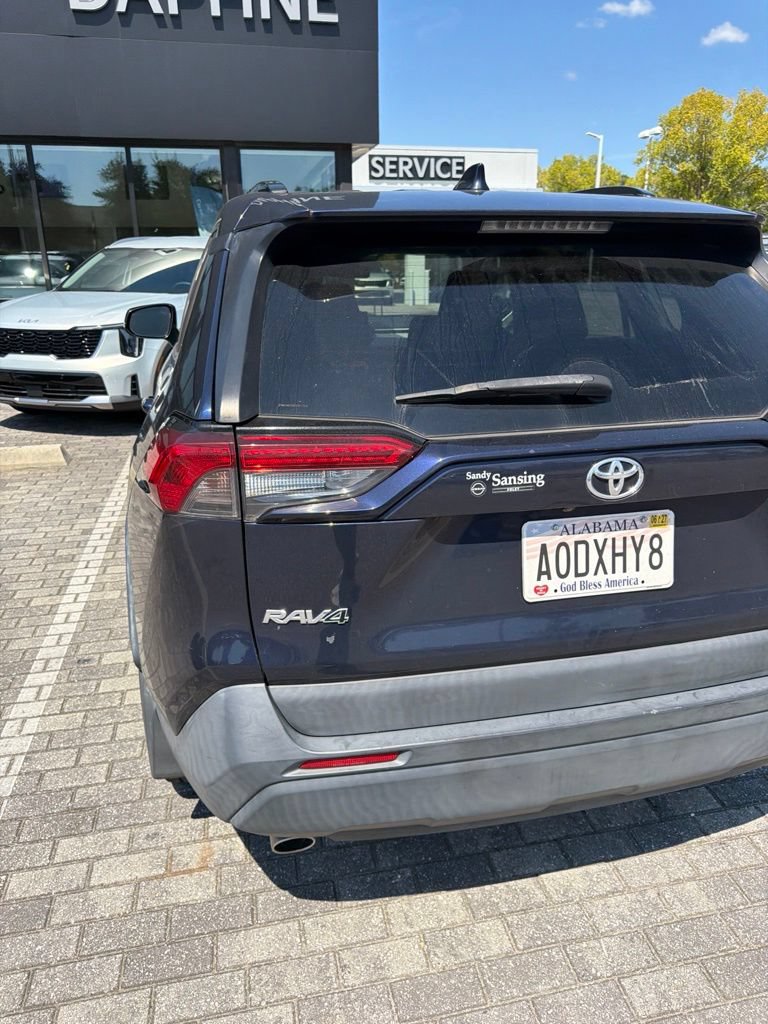 Used 2019 Toyota RAV4 XLE Premium FWD image 12