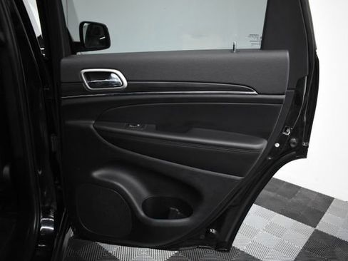 Used 2022 Jeep Grand Cherokee Limited image 32