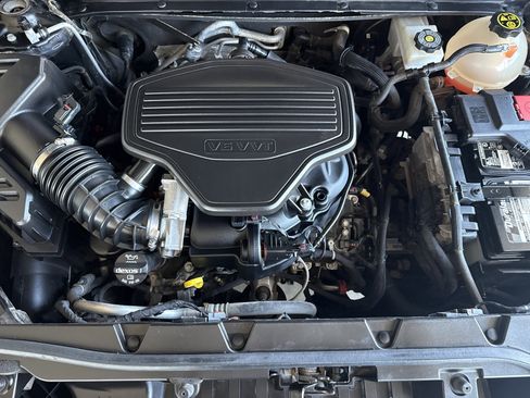 Used 2020 GMC Acadia SLE w/ Driver Convenience Package image 9