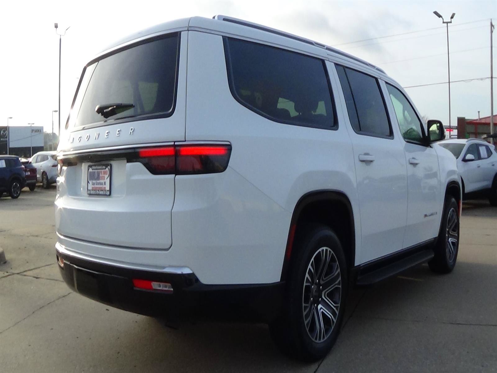 Used 2025 Jeep Wagoneer L 4WD image 6