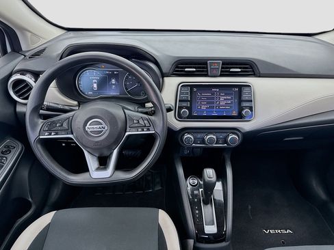 Used 2022 Nissan Versa SV image 14