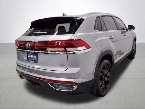 Used 2025 Volkswagen Atlas Cross Sport SE AWD/4WD image 14