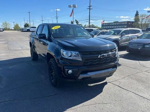 Used 2022 Chevrolet Colorado Z71 w/ Z71 Midnight Edition AWD/4WD image 3