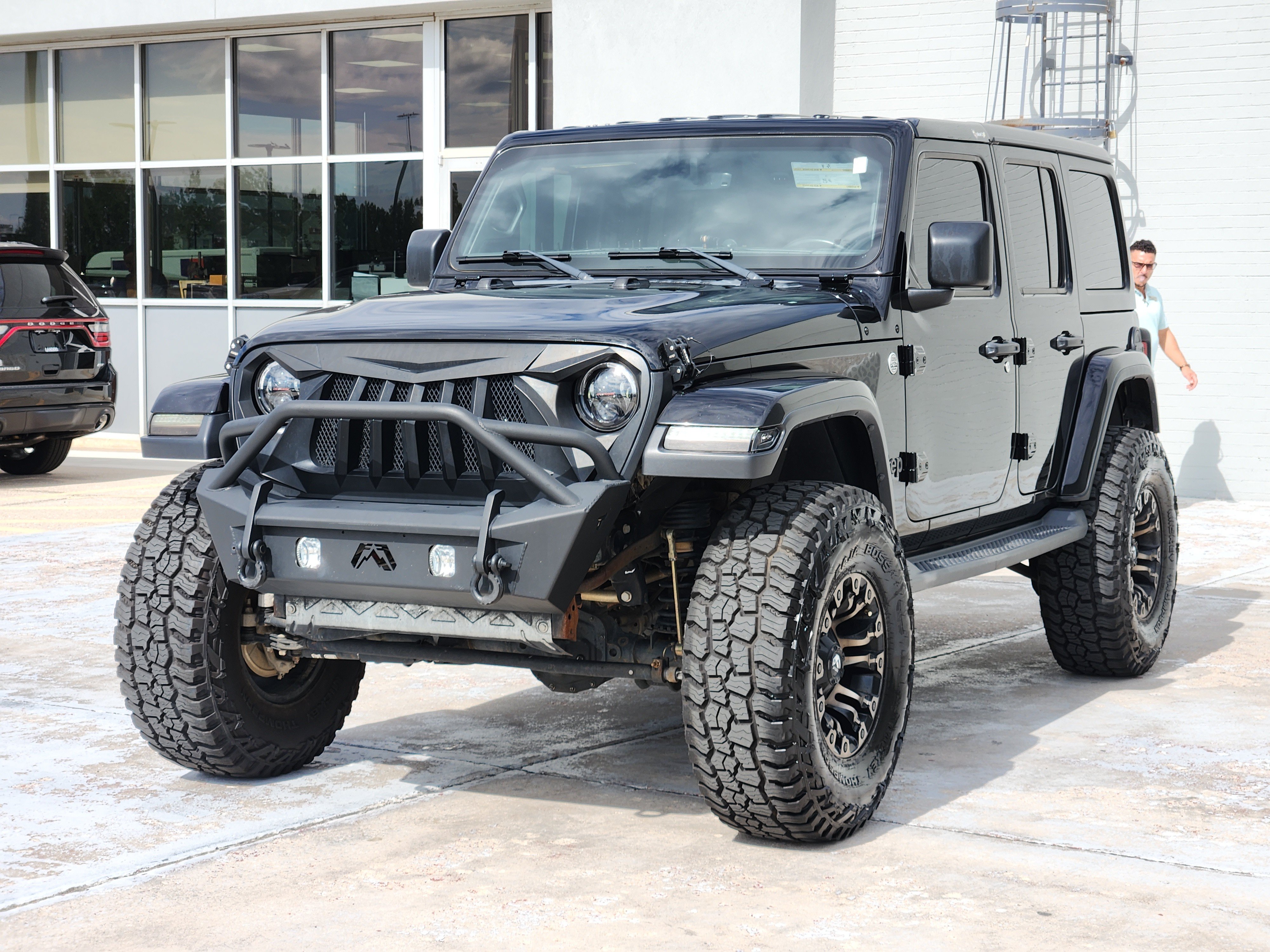 Used 2019 Jeep Wrangler Unlimited Sahara AWD/4WD image 3