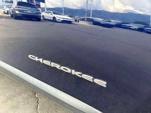 Used 2015 Jeep Cherokee Sport FWD image 12