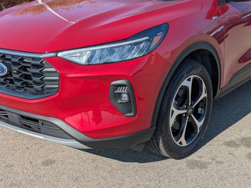 Certified 2025 Ford Escape ST-Line Elite image 9