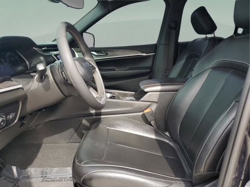 Certified 2024 Jeep Grand Cherokee Limited w/ Black Appearance Package image 13